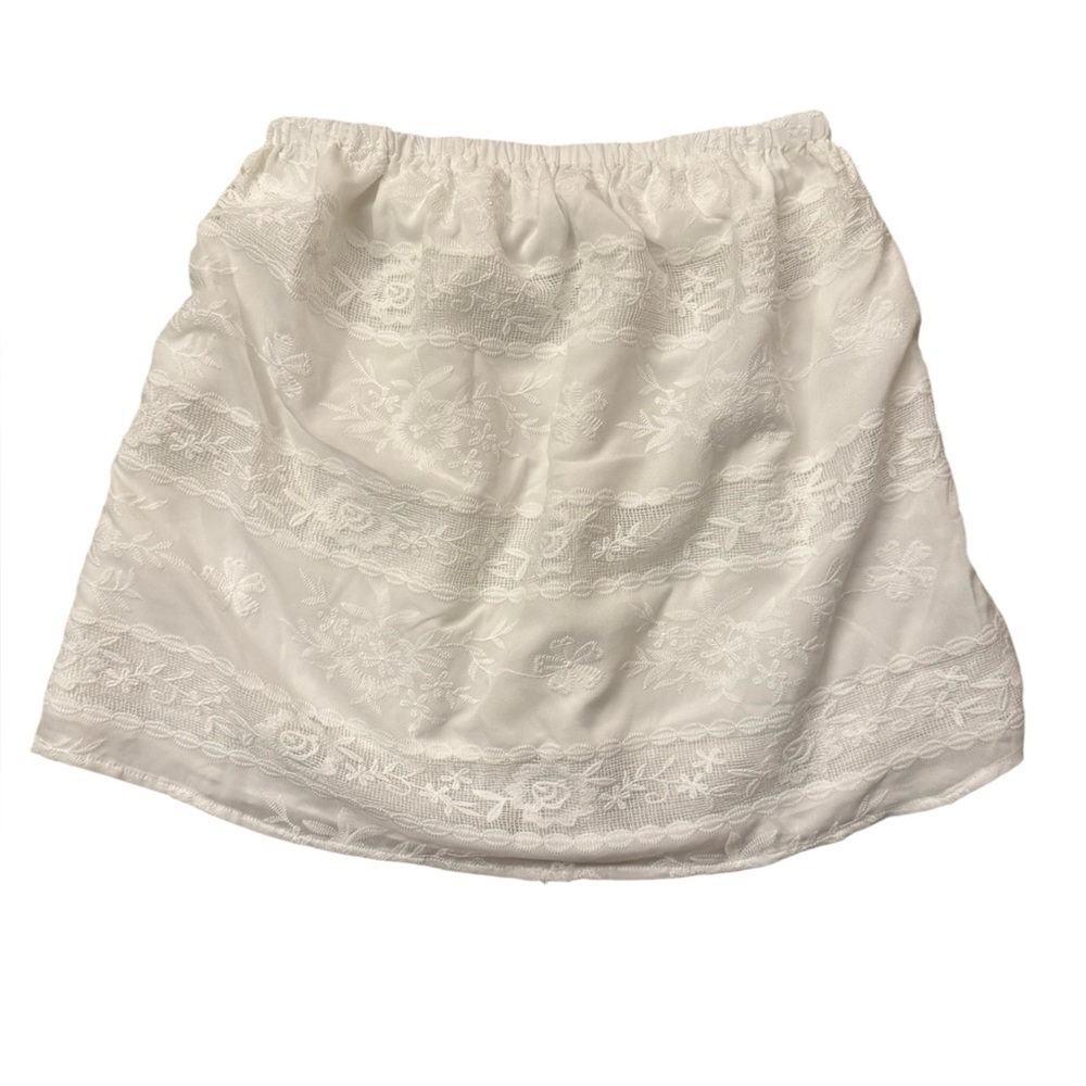 Petal & Pup White Lace Mini Skirt. Size M